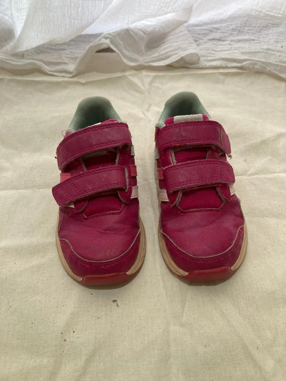 adidas · Talle AR 25