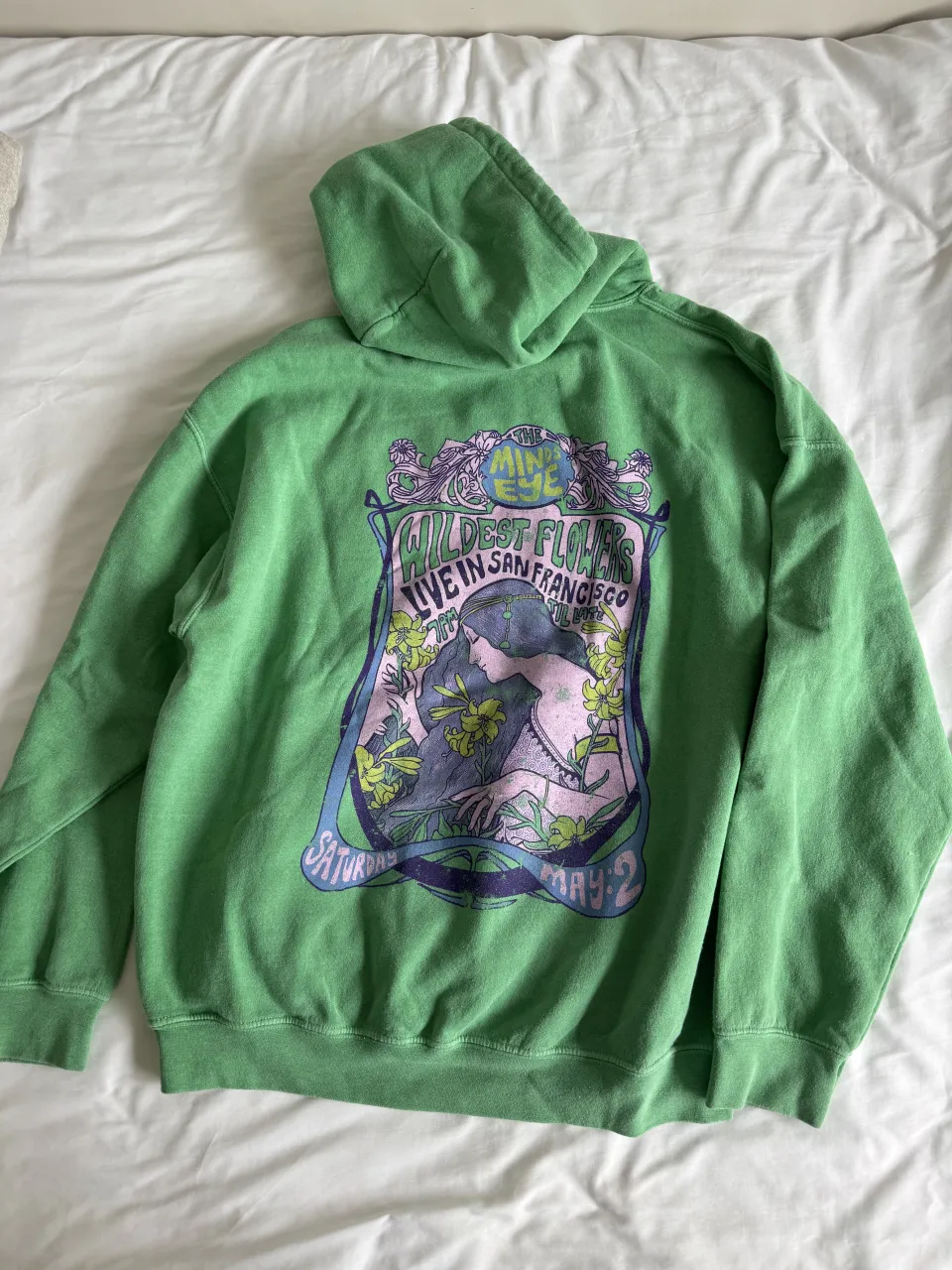 Buzo Urban Outfitters · Talle M
