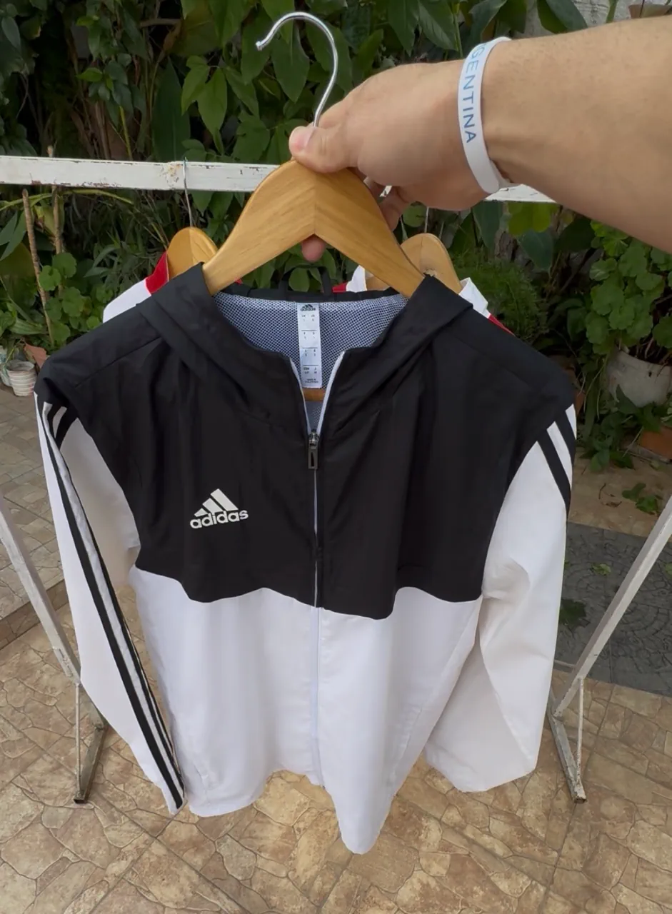 adidas · Talle S