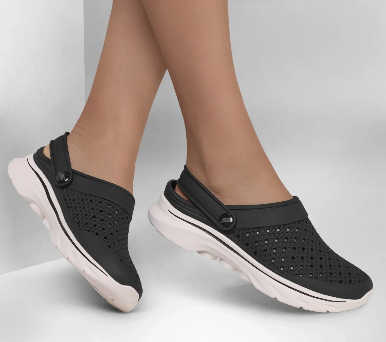 Skechers · Talle AR 37
