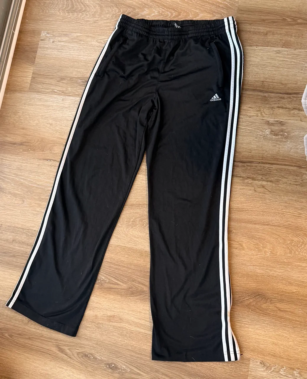 Pantalón adidas · Talle M