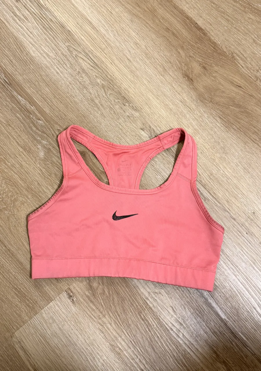 Corpiño deportivo Nike · Talle M