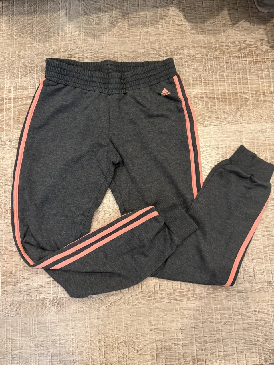 Pantalón adidas · Talle S