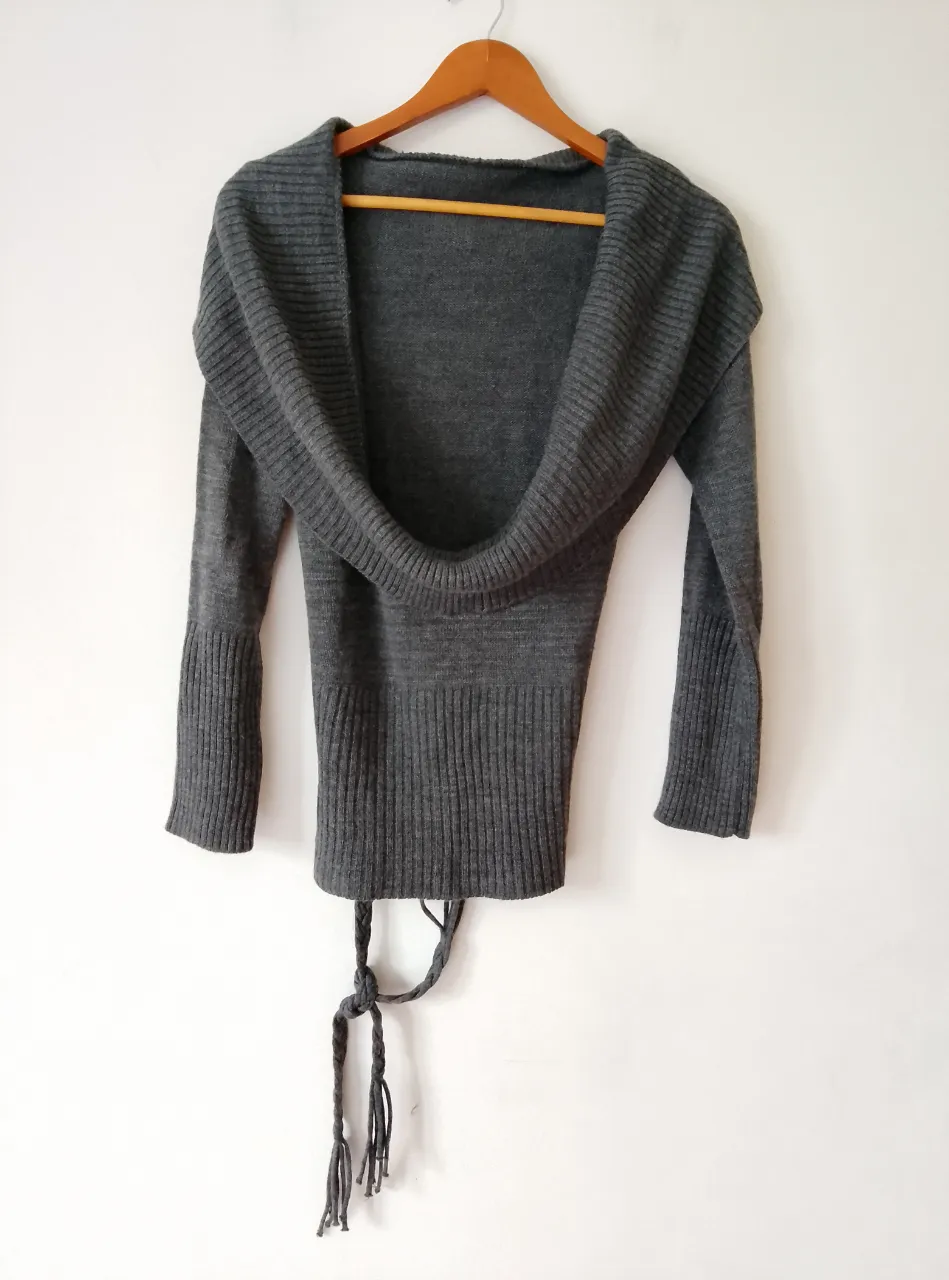Sweater A ≠ · Talle M