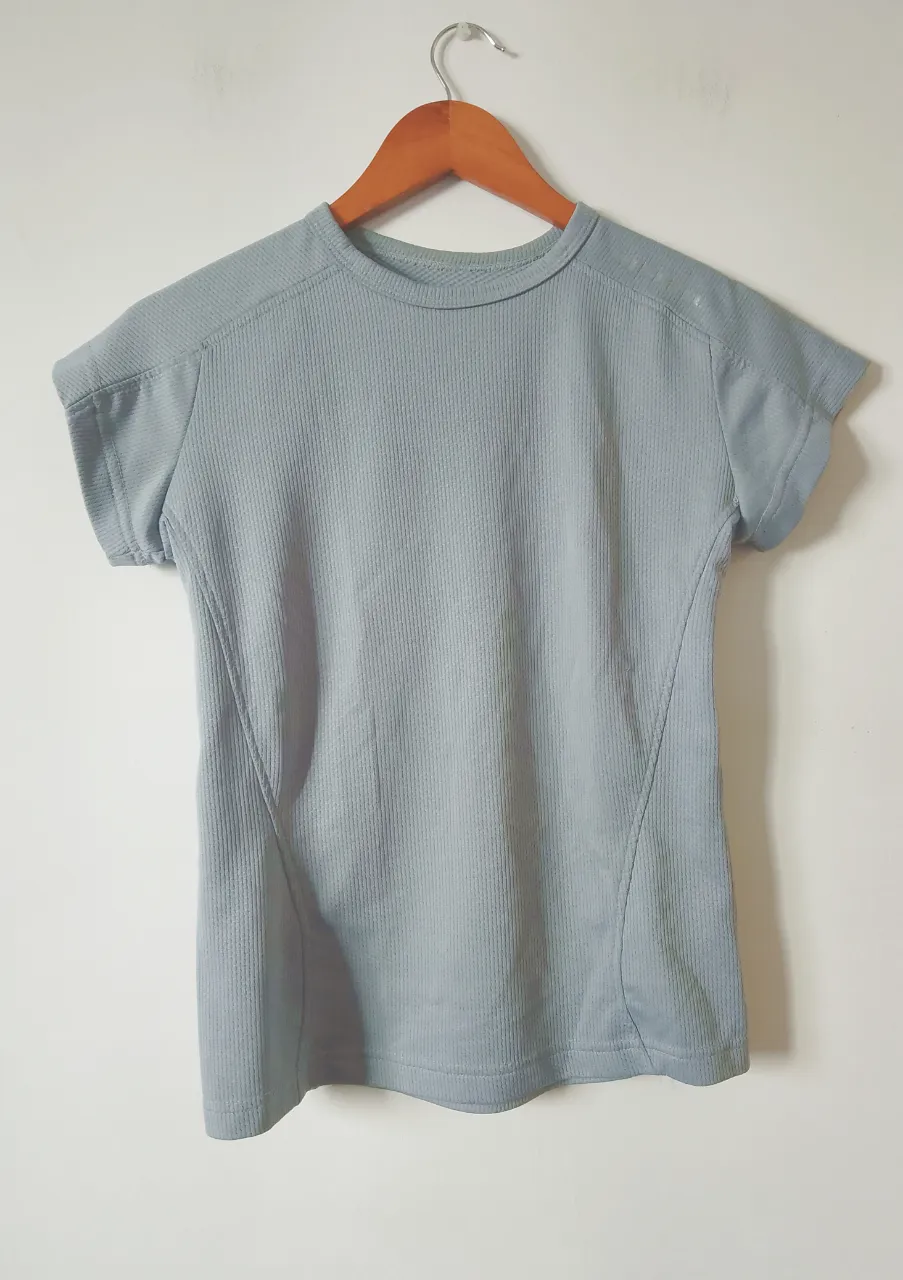 Remera Merrell · Talle M