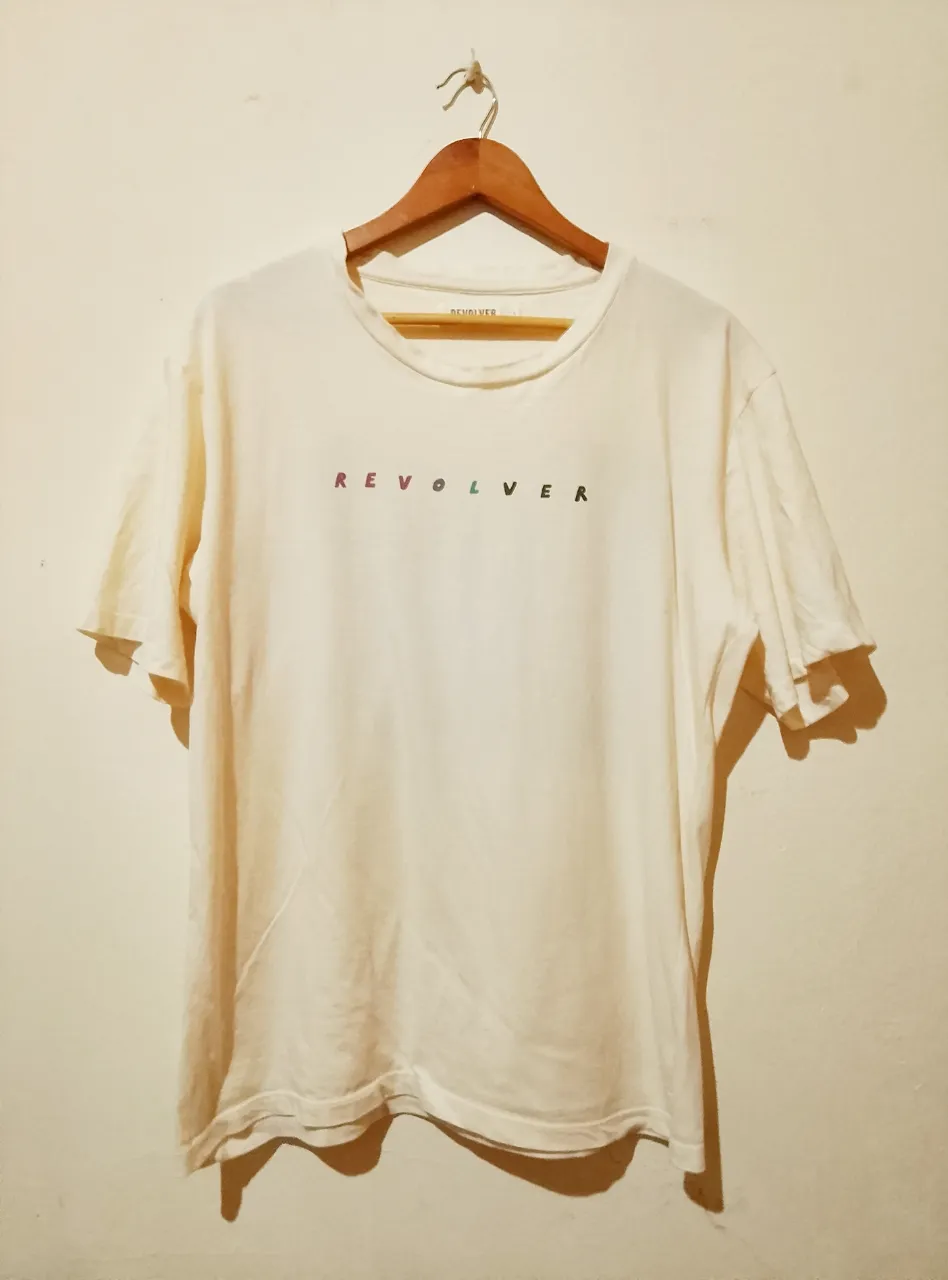 Remera REVOLVER · Talle L
