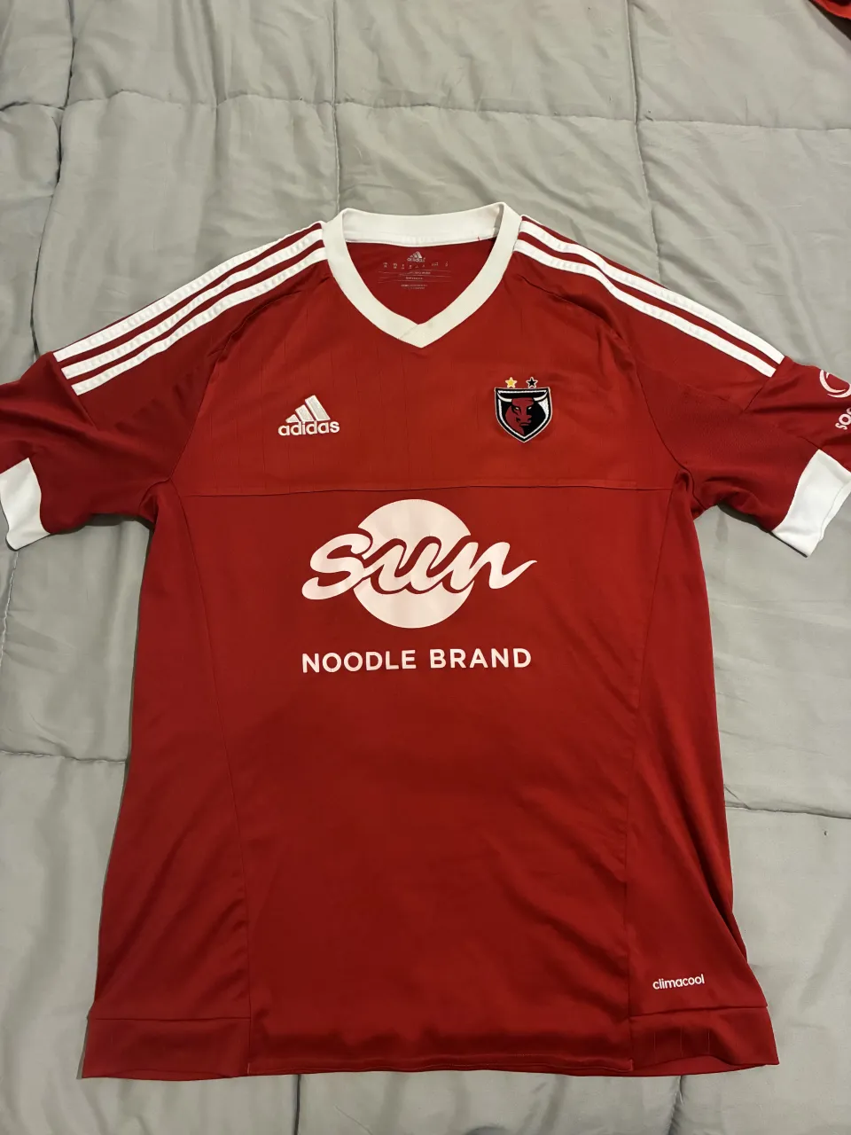 adidas · Talle M