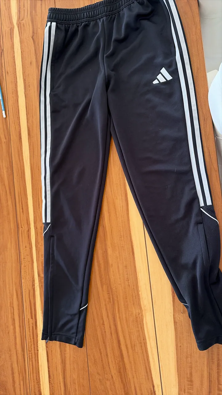 Pantalón adidas - imagen 1