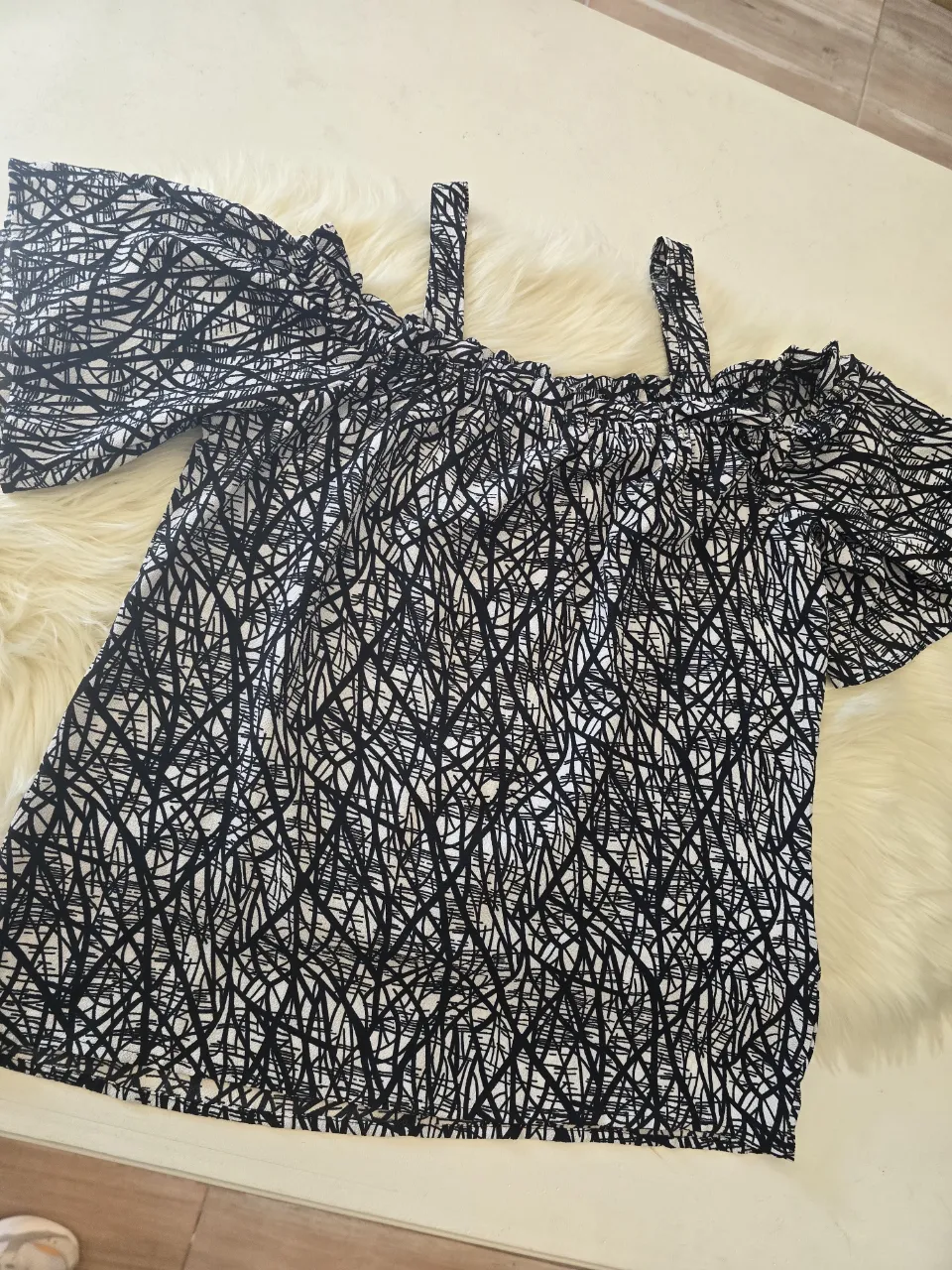 Remera Chatelet · Talle L