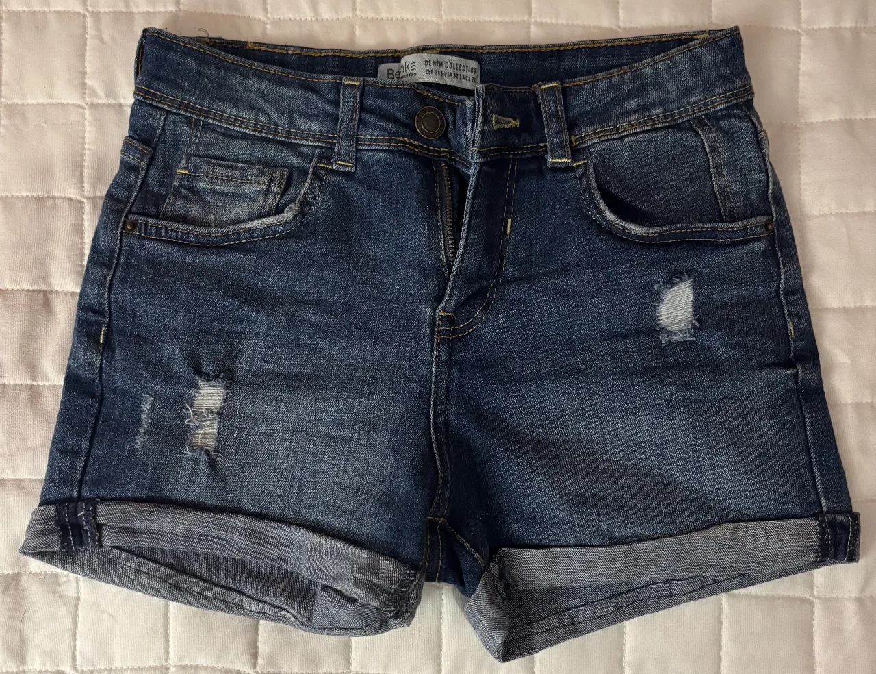 Short Bershka · Talle EU 34