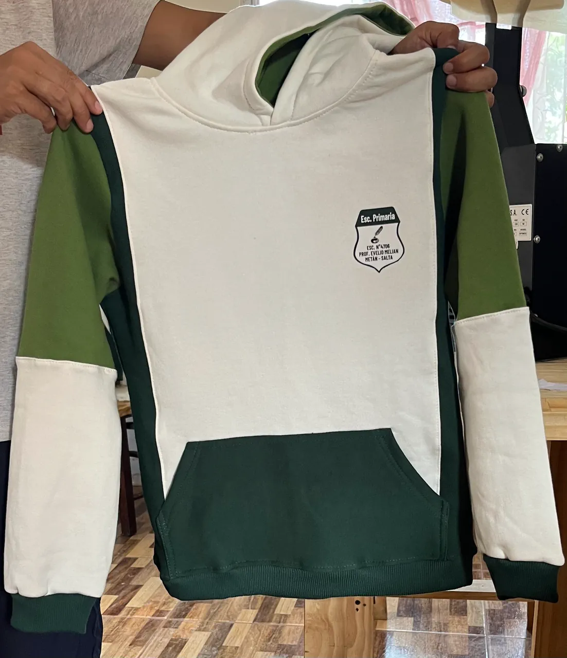 Buzo Otro · Talle 16 años / 176 cm