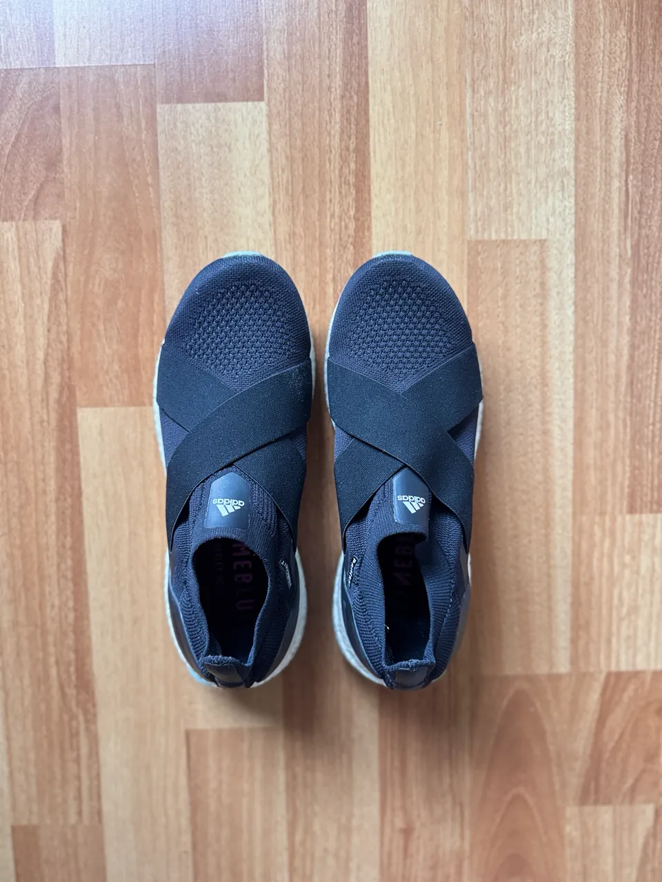 adidas · Talle AR 37