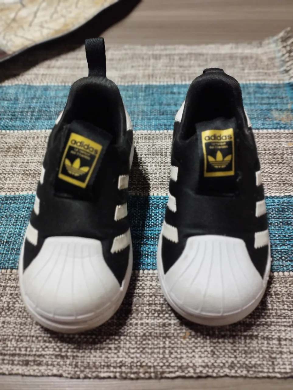 adidas · Talle AR 22