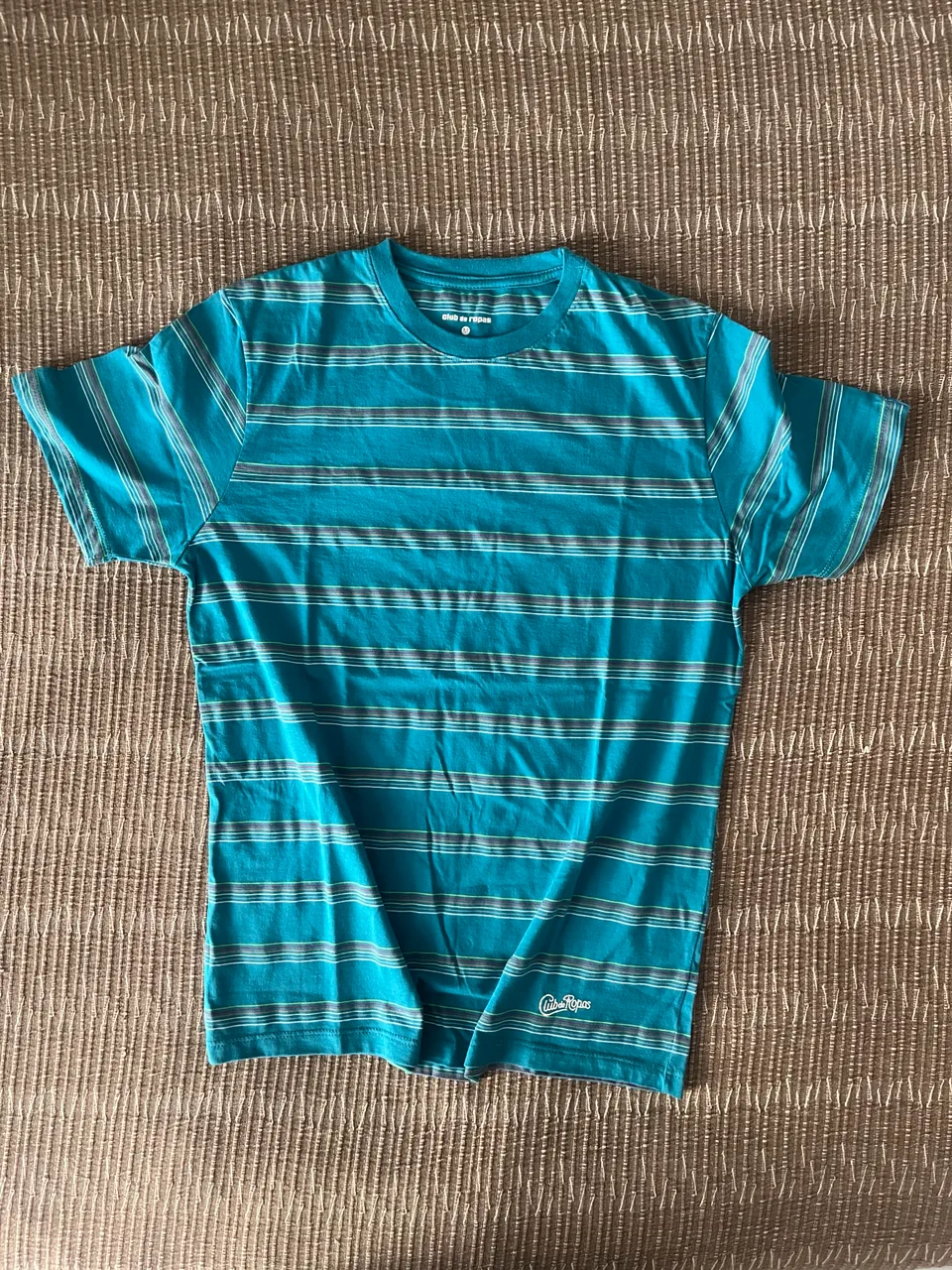 Remera Club de ropas · Talle M
