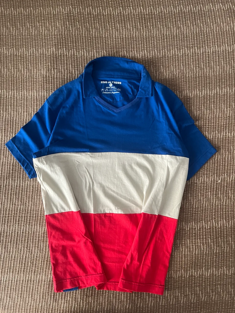 Remera Club de ropas · Talle XL