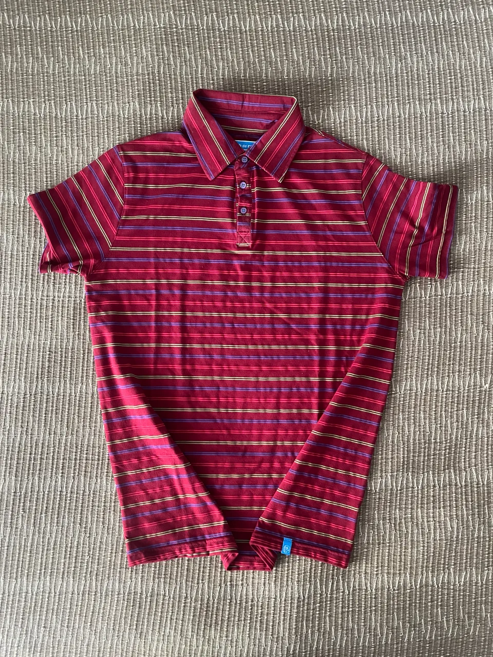 Remera Club de ropas · Talle L
