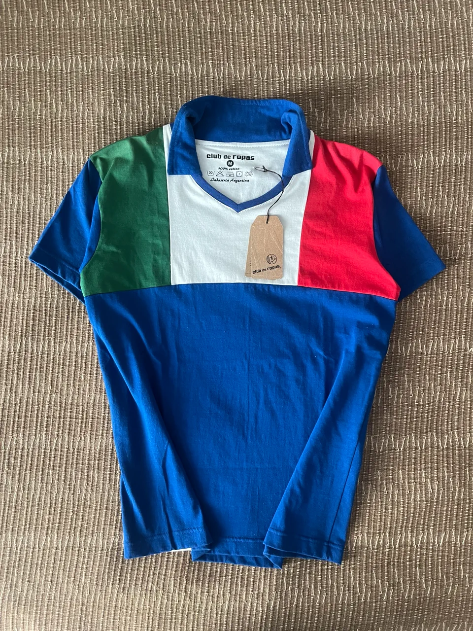 Remera Club de ropas · Talle M