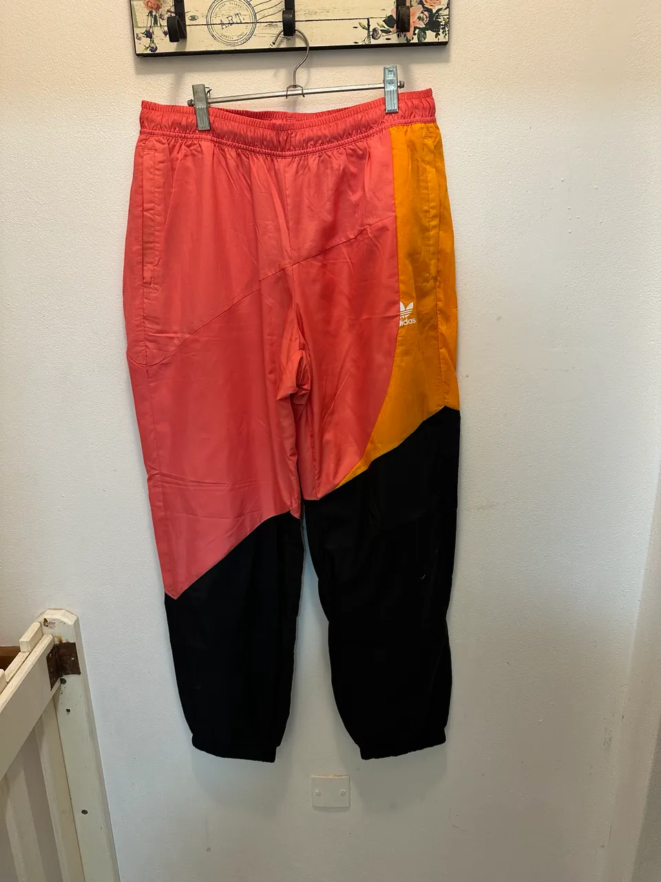 Pantalón adidas · Talle L