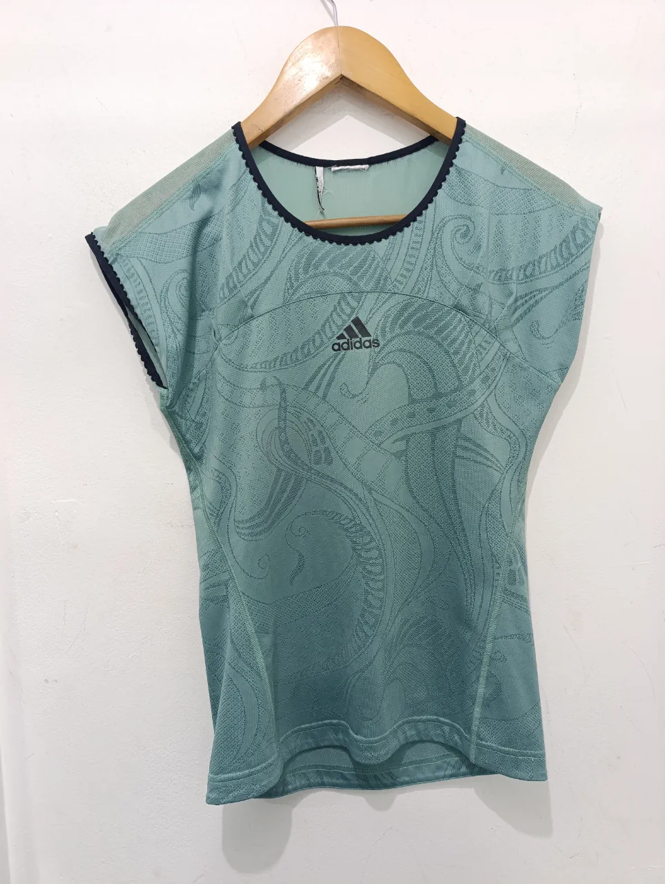 adidas · Talle S