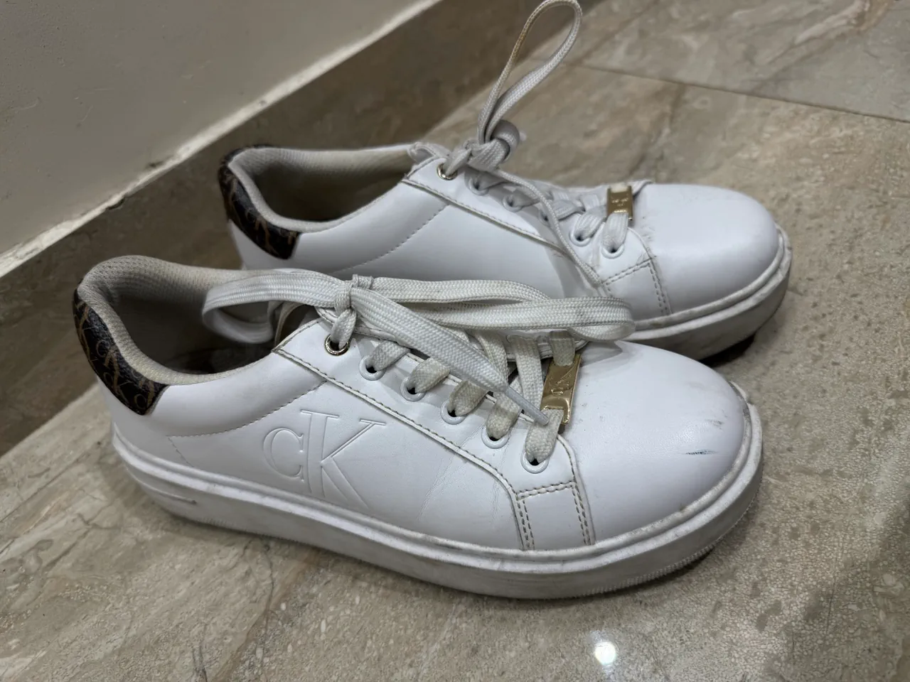 Zapatillas Calvin Klein · Talle AR 37