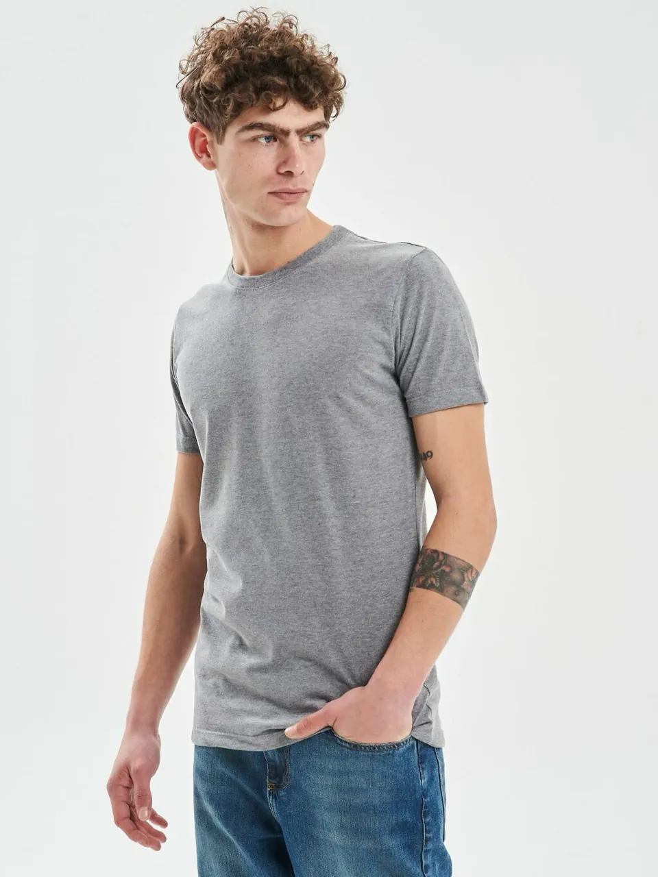 Remera Kazuma · Talle L
