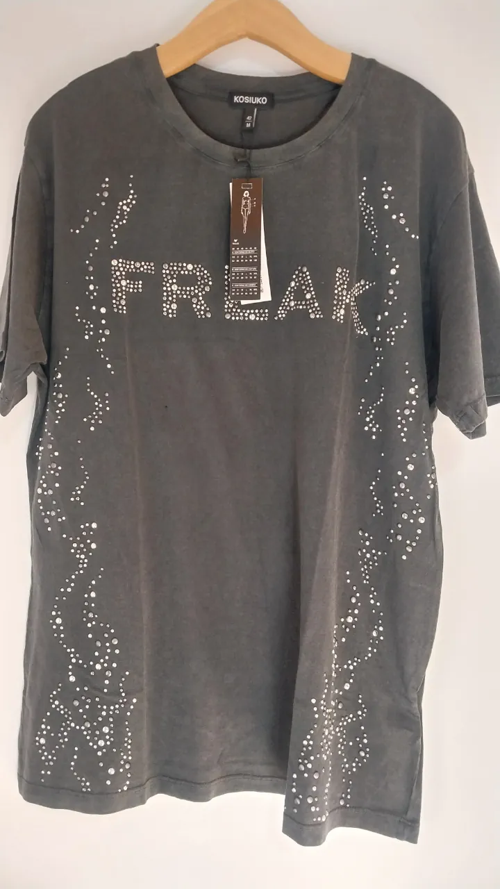 Remera Kosiuko · Talle M