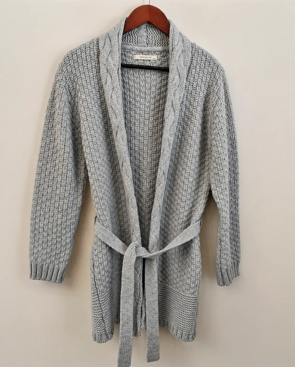 Cardigan Zhoue · Talle L