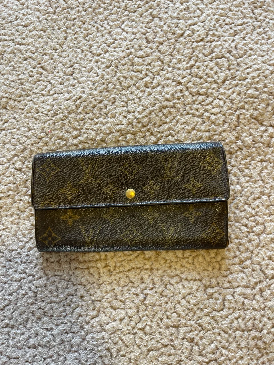 Billetera Louis Vuitton - imagen 1