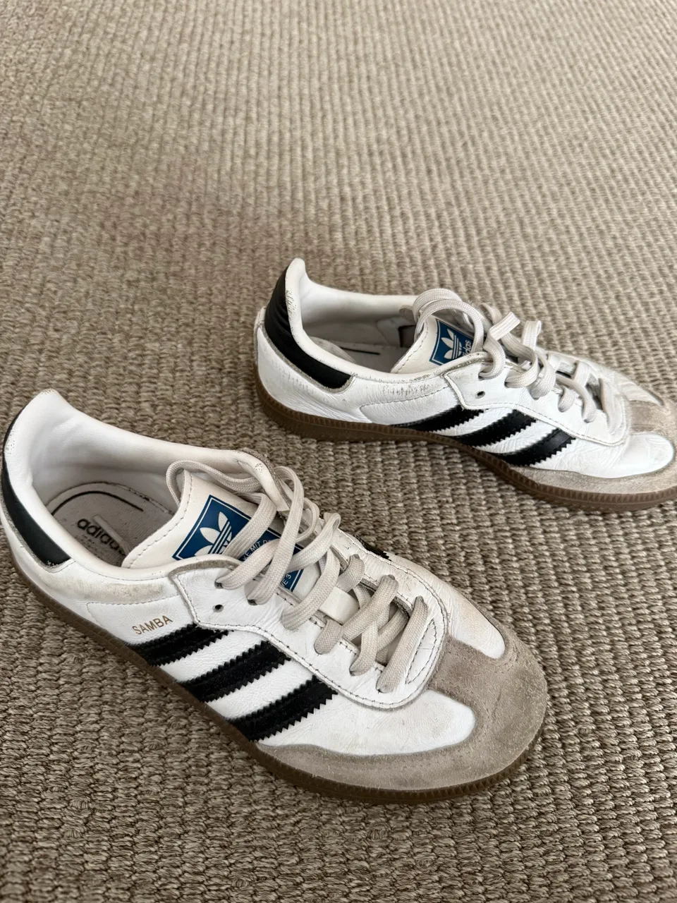 adidas · Talle AR 32