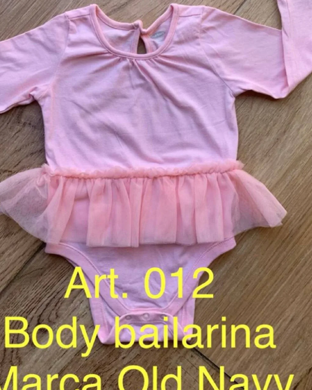 Body Old Navy · Talle 6-9 meses / 68 cm