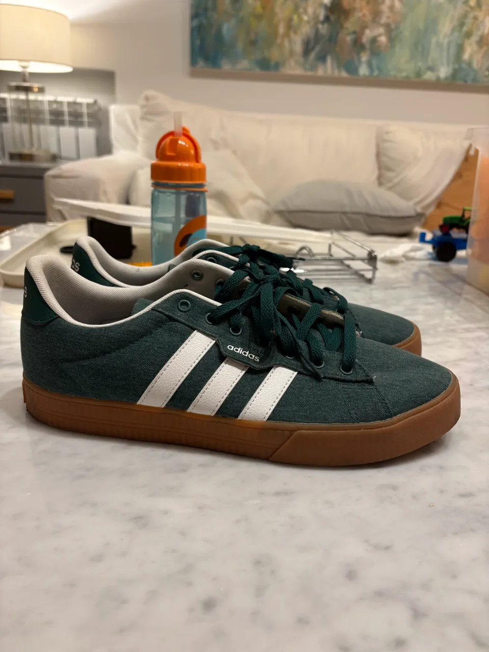 adidas · Talle AR 44