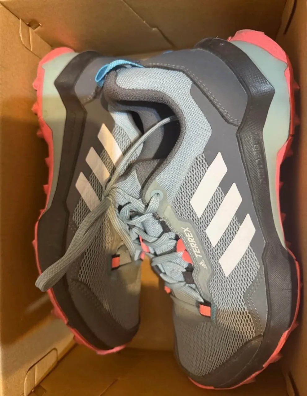 adidas · Talle EU 38