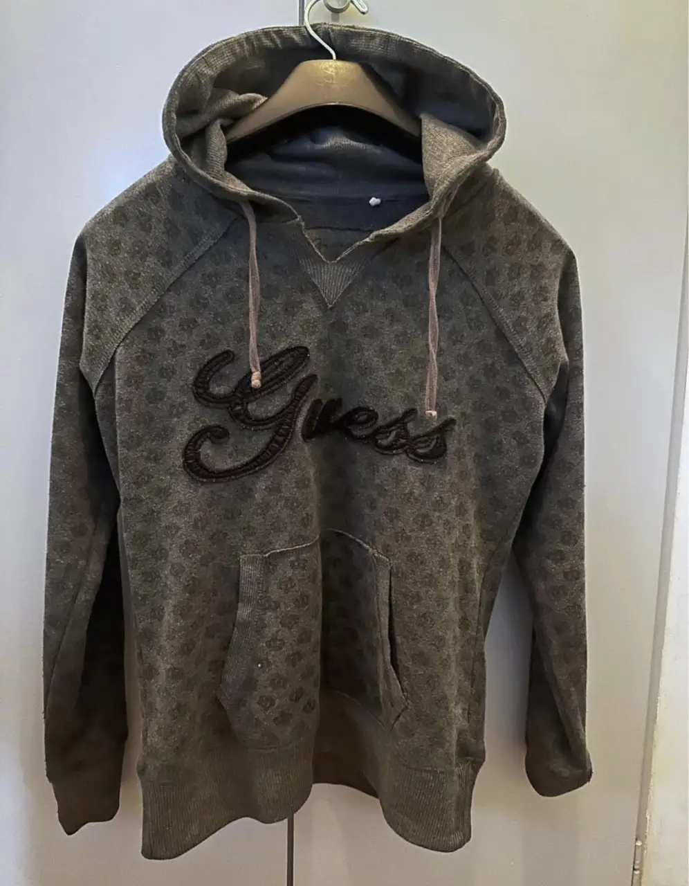 Buzo GUESS · Talle S