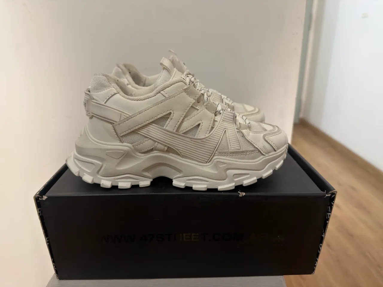 Zapatillas 47 Street · Talle AR 35