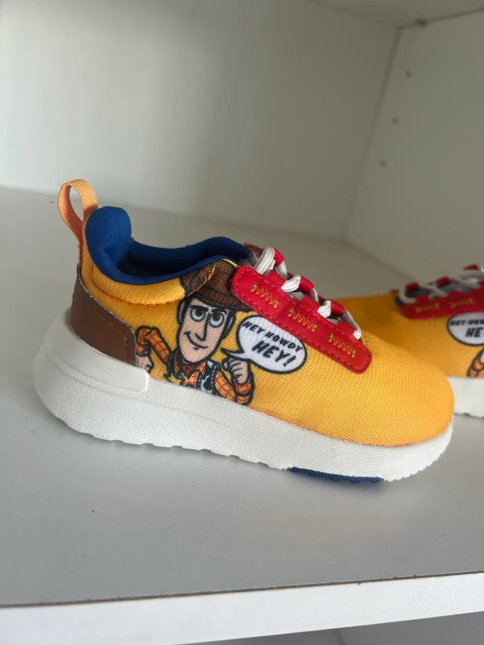 adidas · Talle AR 24
