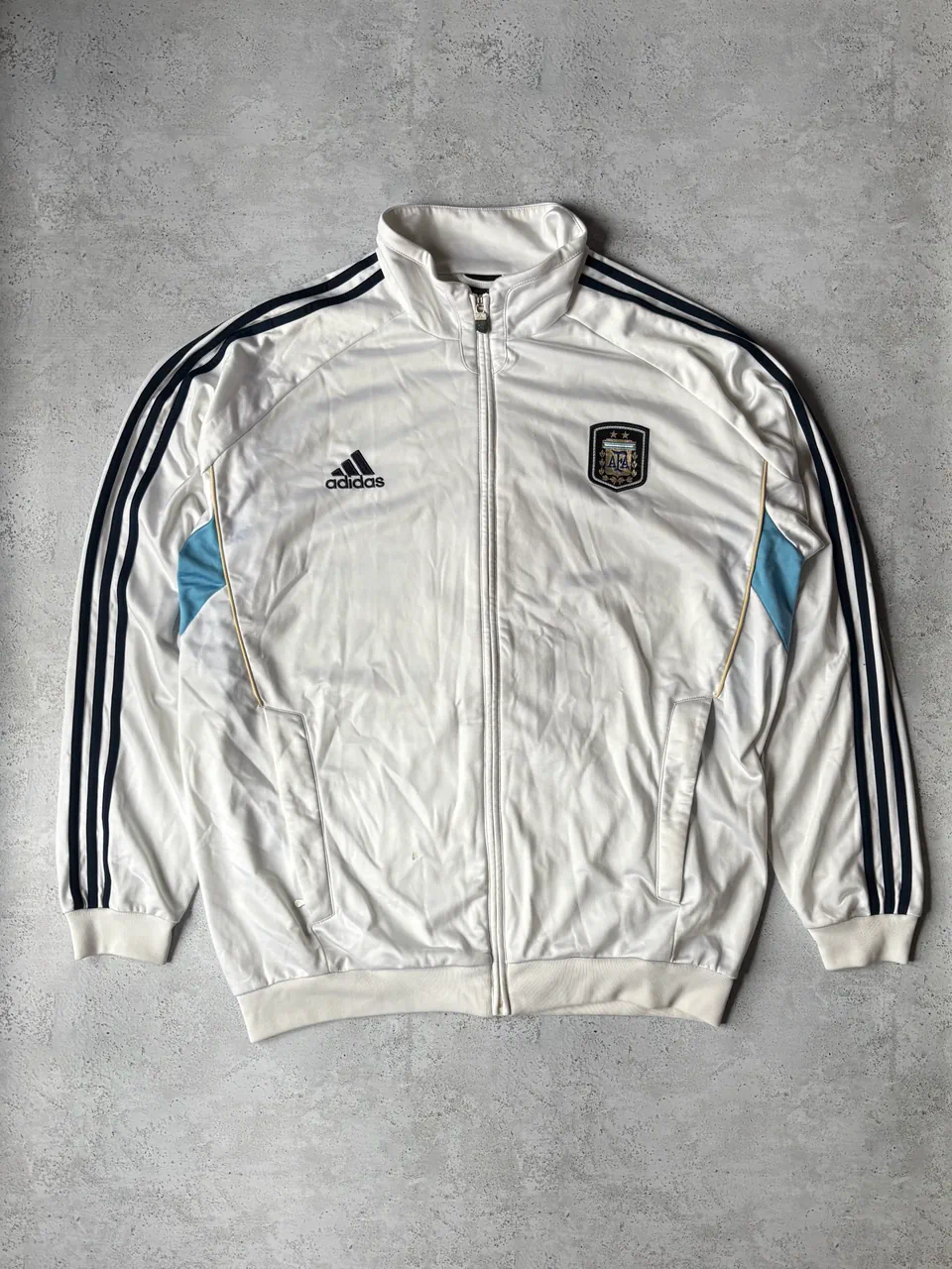 Campera adidas · Talle XL