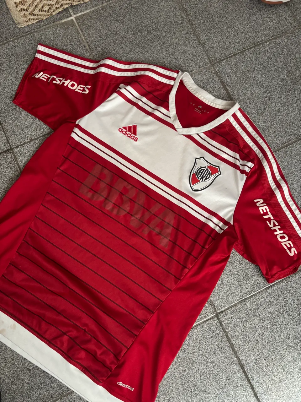 Camiseta adidas · Talle L