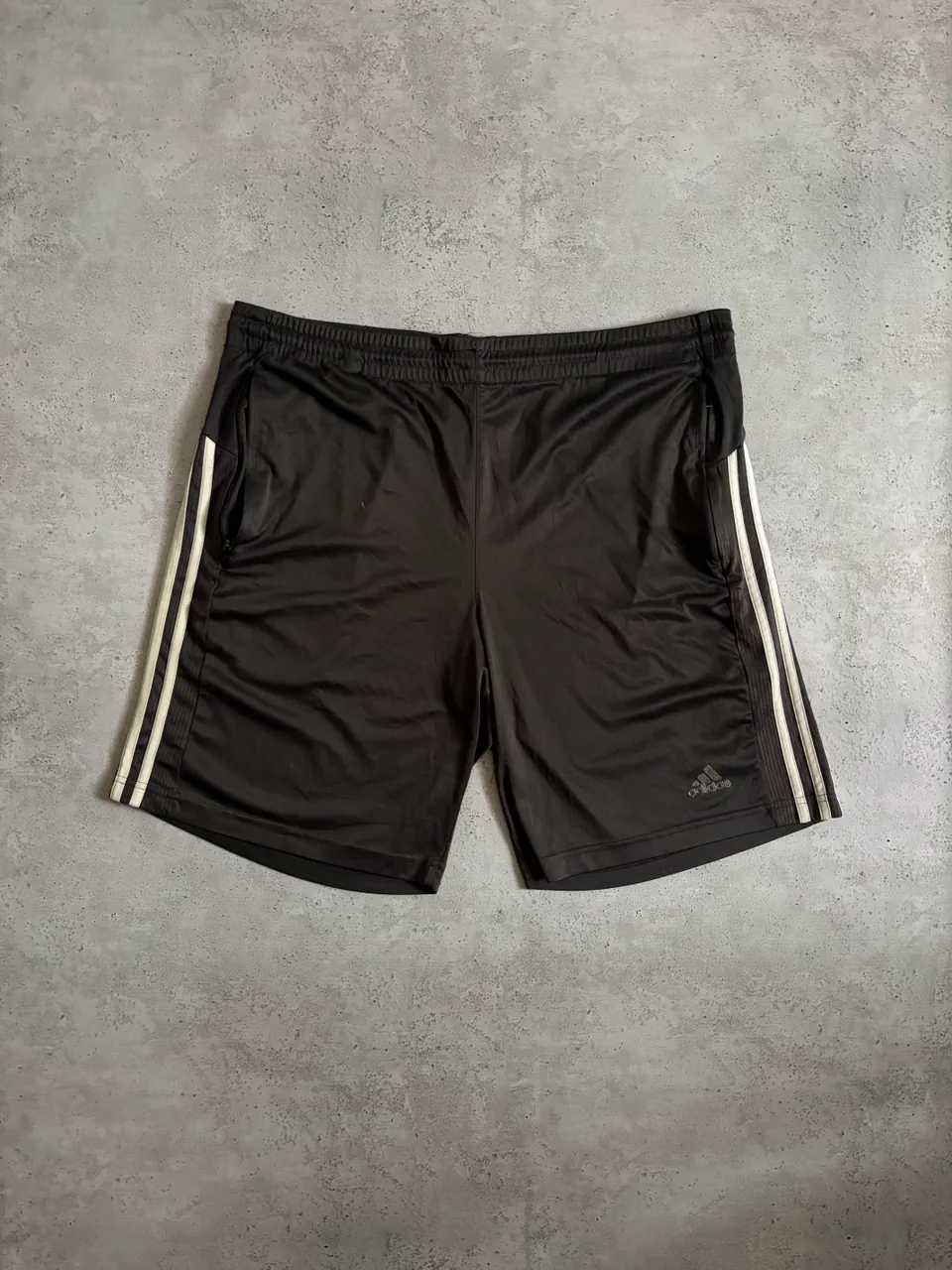 Short adidas · Talle XL