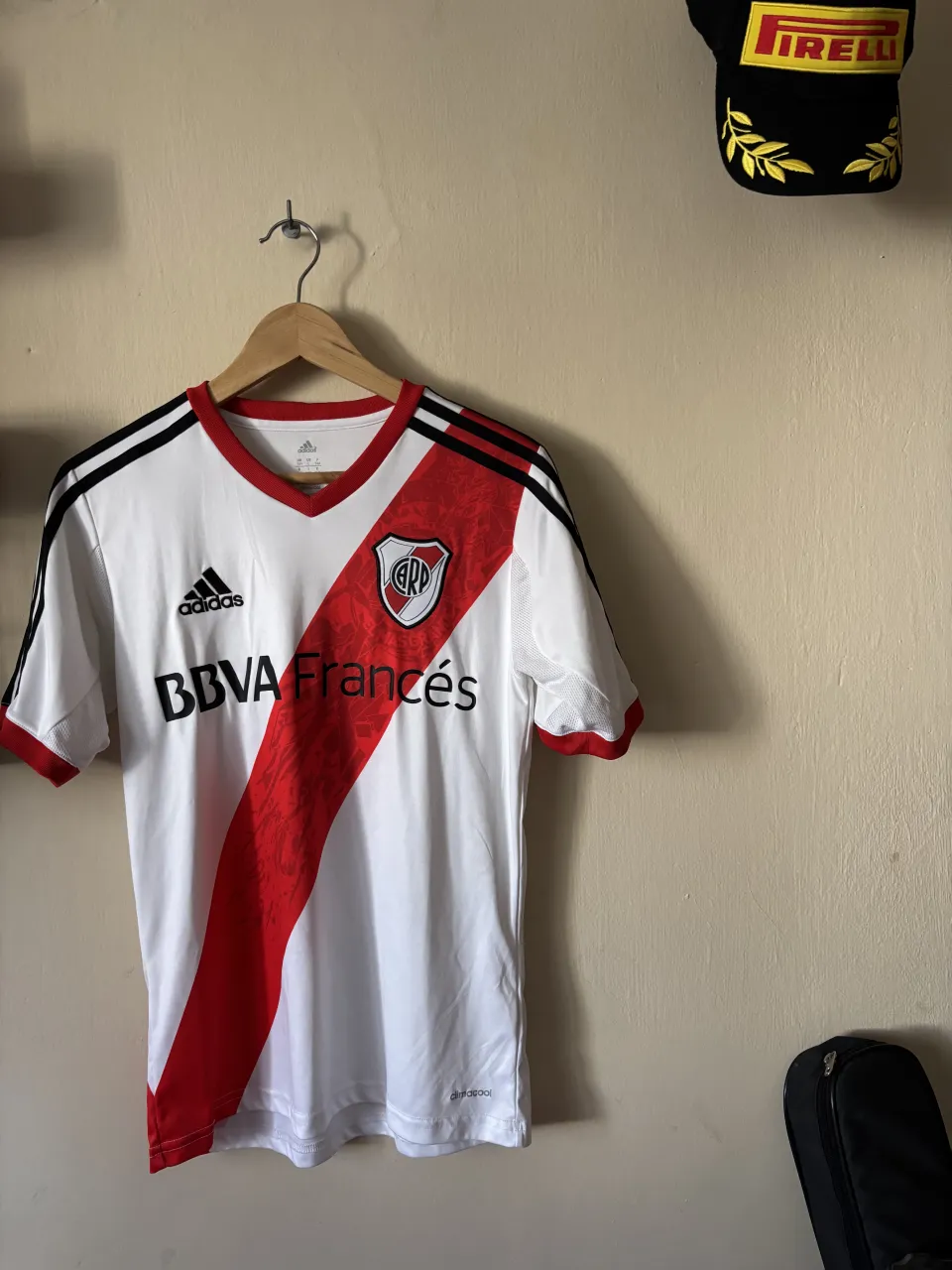 Camiseta adidas · Talle S