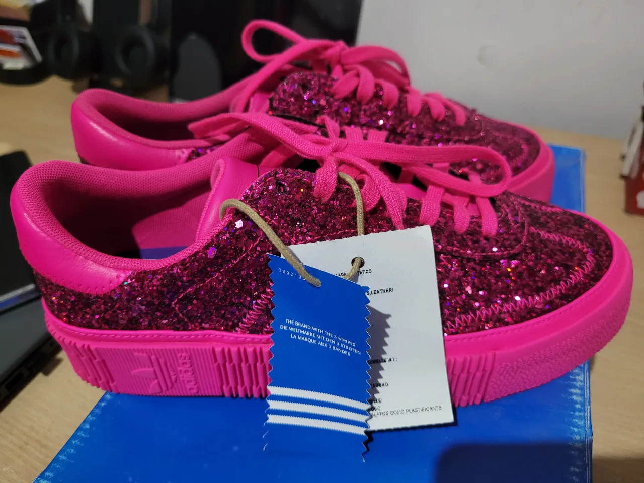 adidas · Talle AR 37