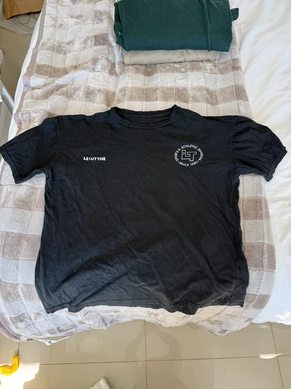 Remera Leutthe · Talle M