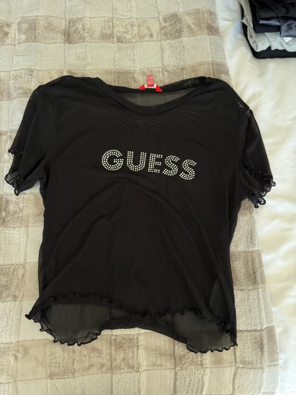 Remera GUESS · Talle L