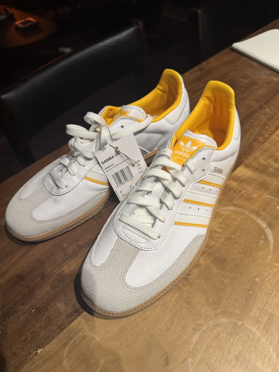 adidas · Talle EU 43