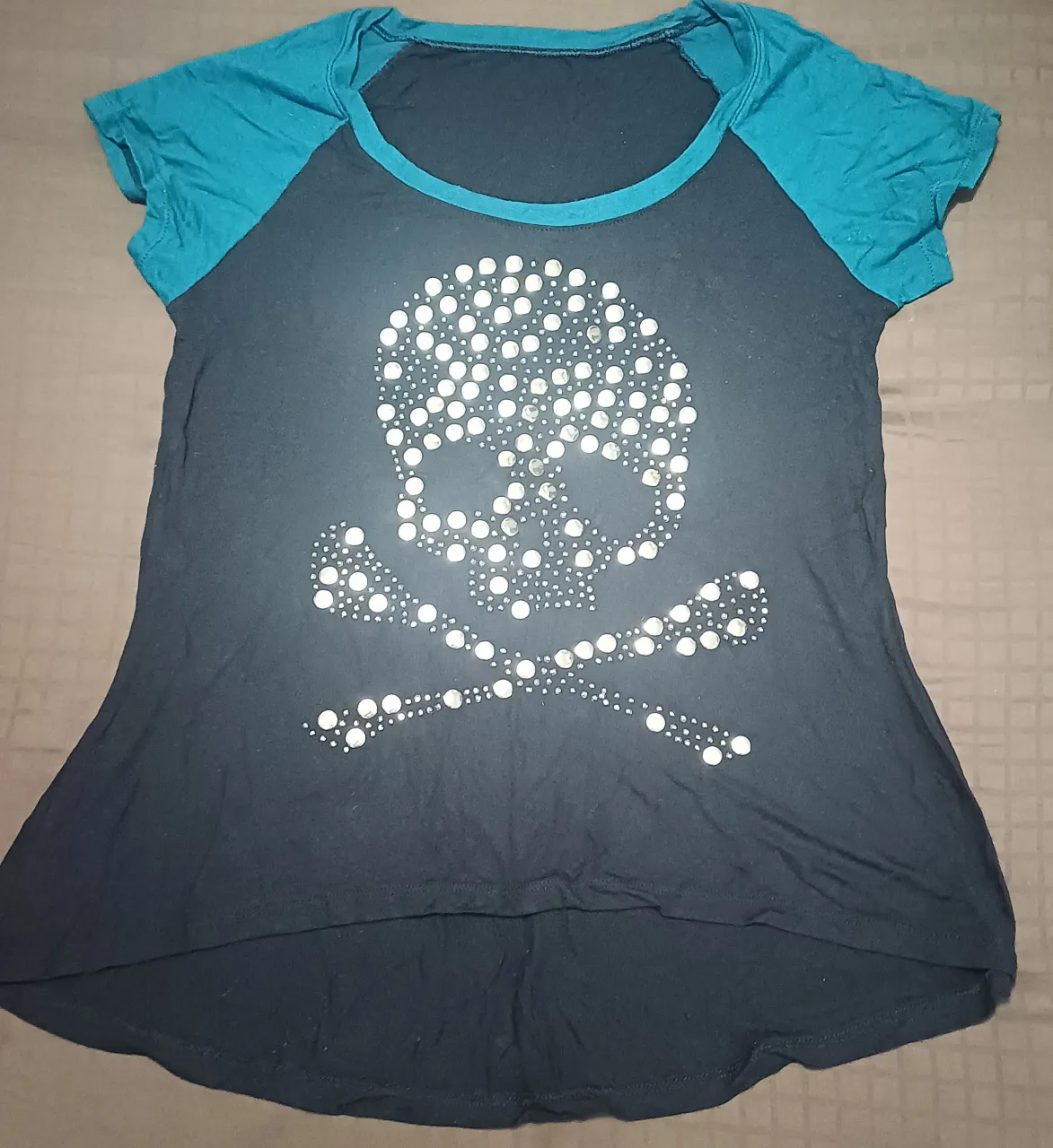 Remera A ≠ · Talle M