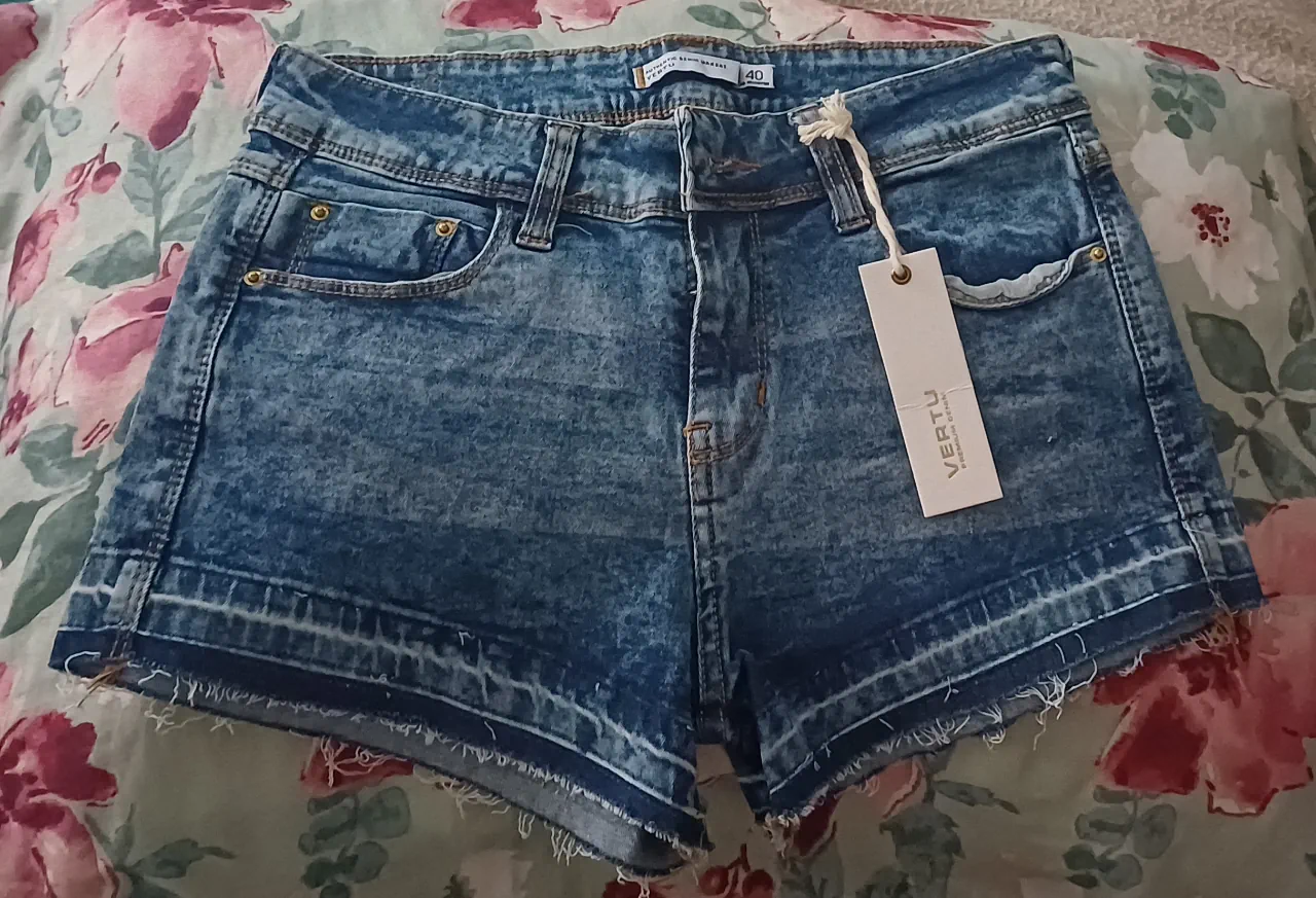 Short VERTU - imagen 1
