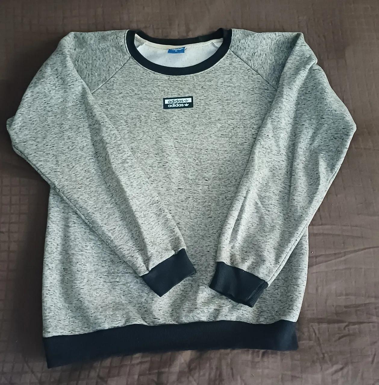 Buzo adidas · Talle M