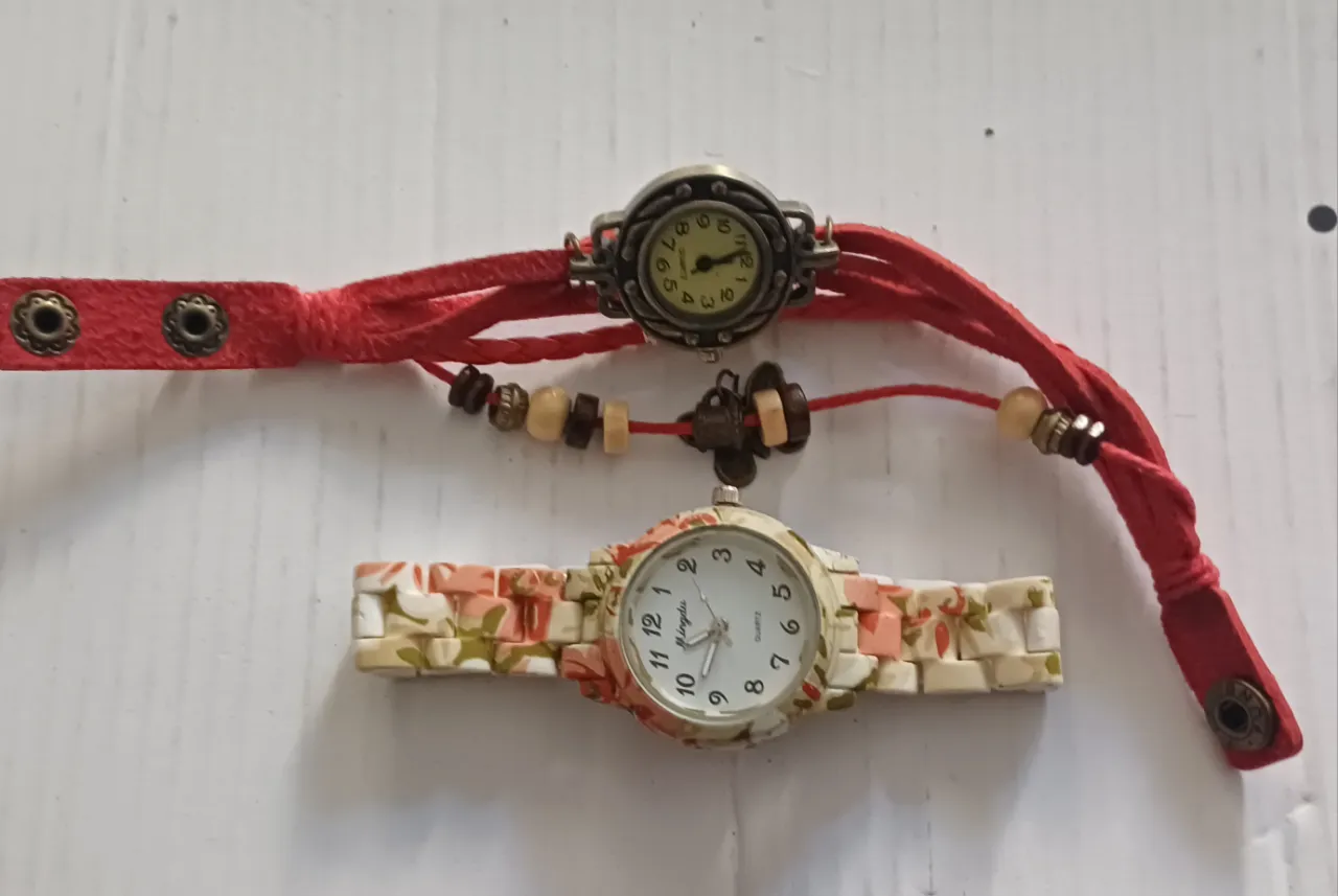Reloj A ≠ - imagen 1