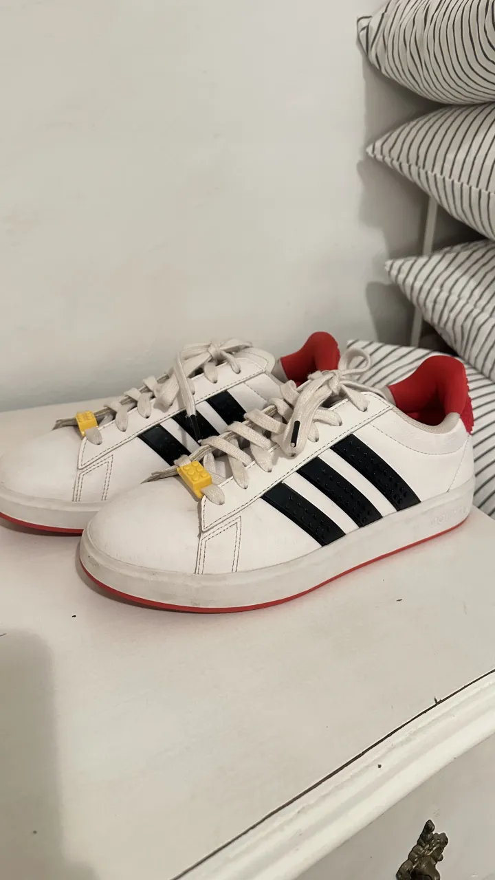 adidas · Talle AR 42