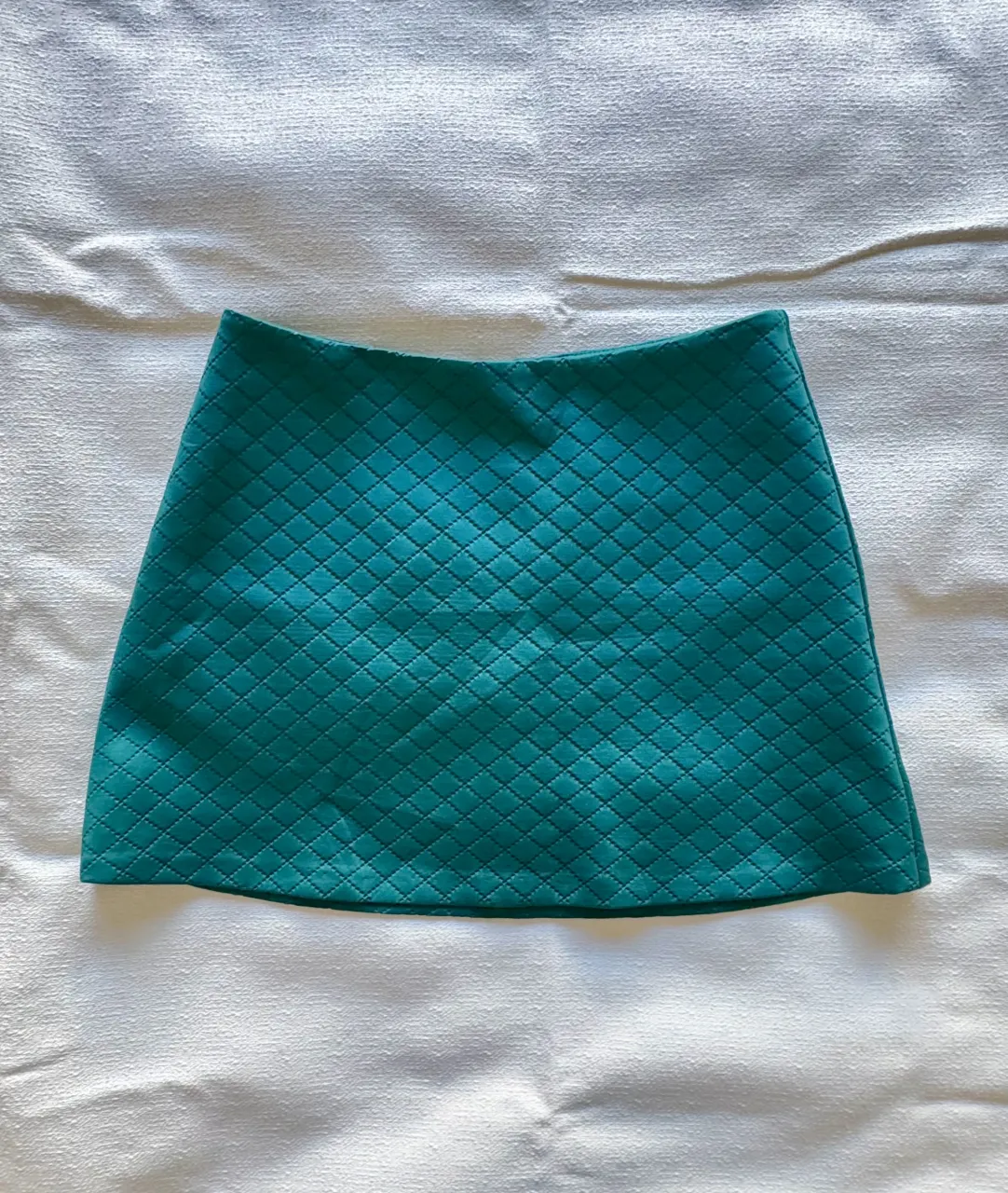 Minifalda Bershka · Talle L