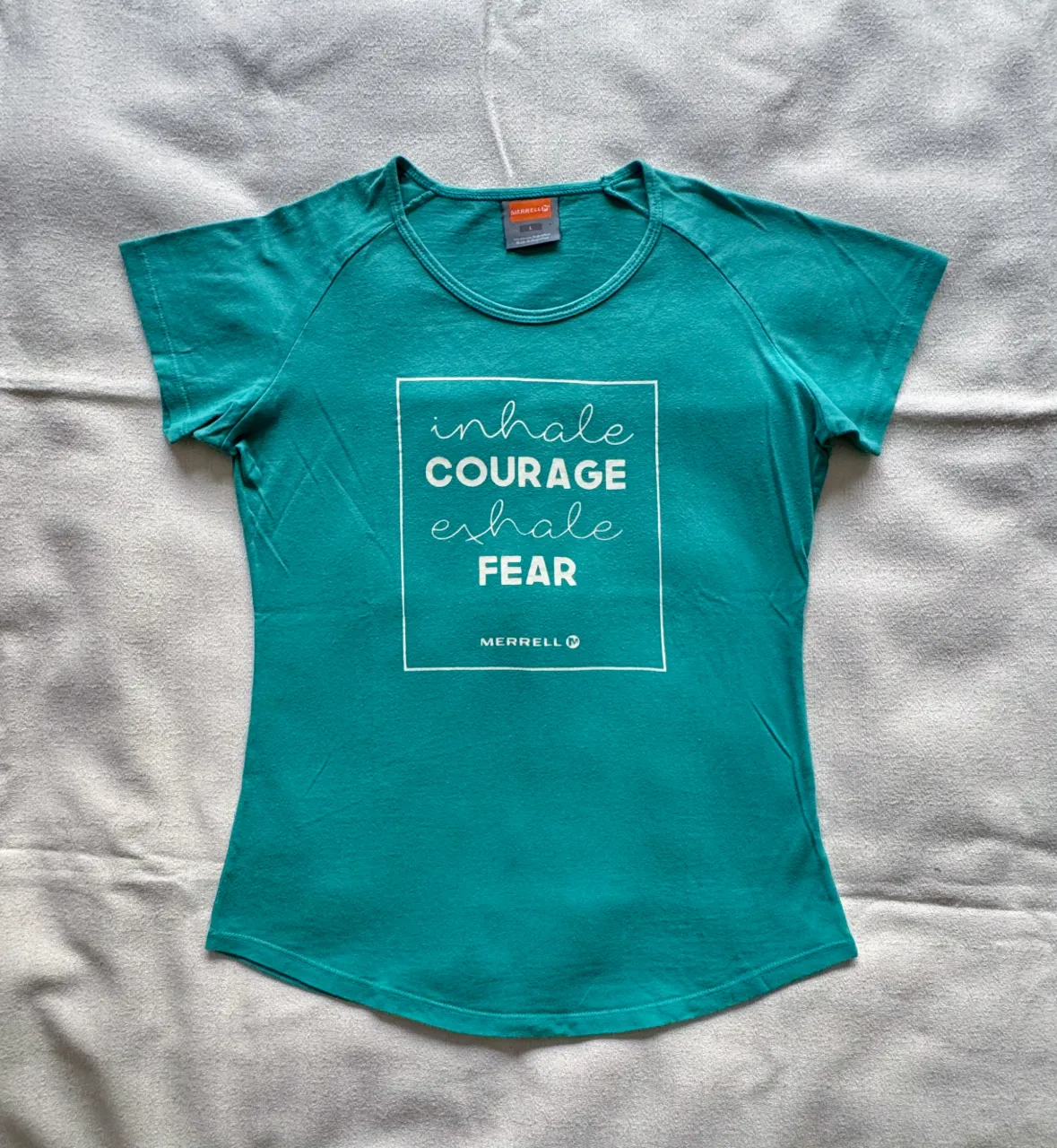 Remera Merrell · Talle L